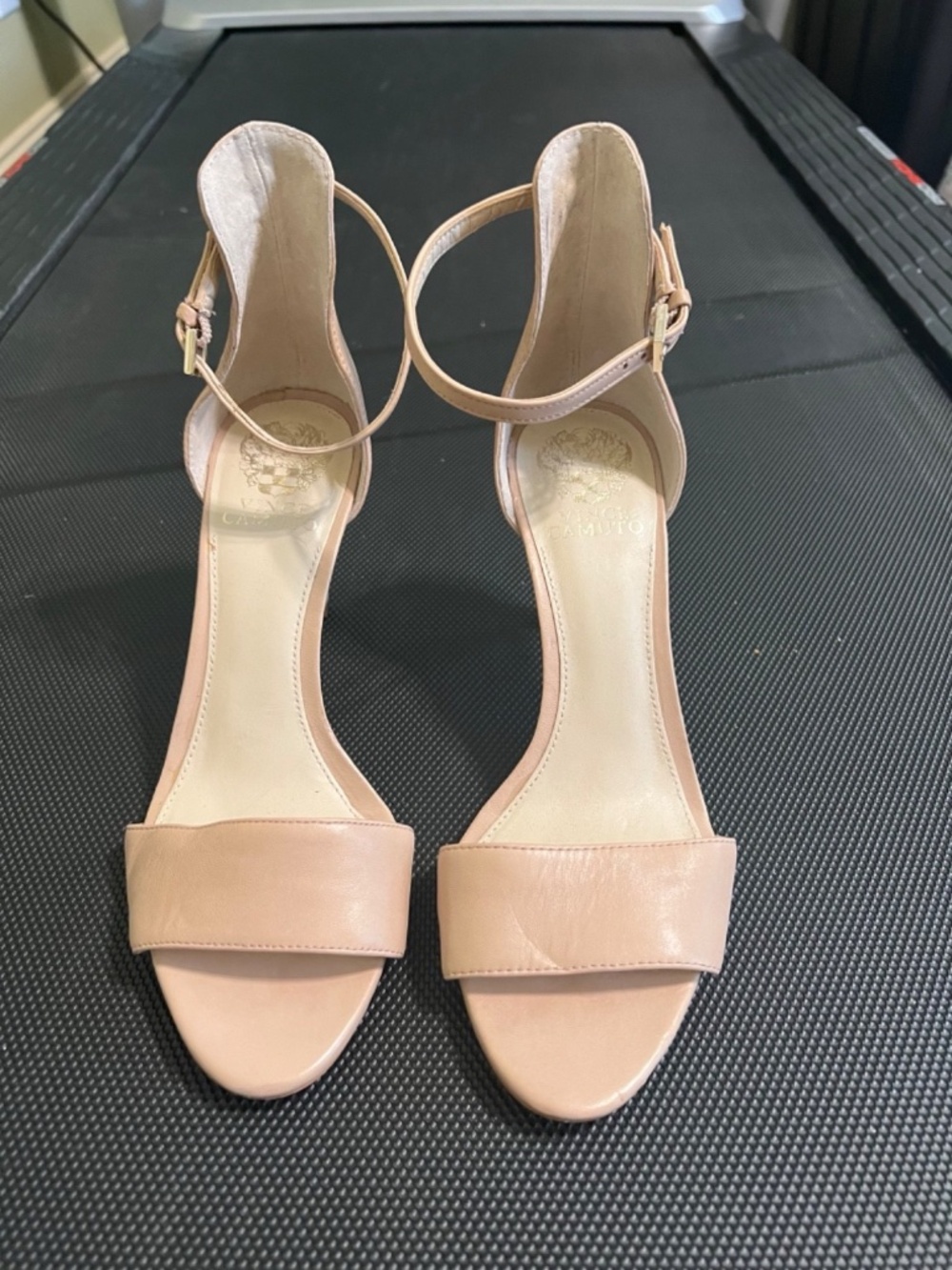 Vince Camuto Strappy Leather Sandal in Tan Size 8.5M